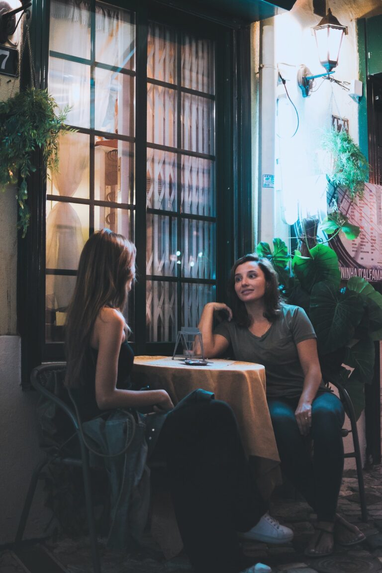 Mastering the Art of Conversation: Social Skills and Conversation Training for Successful Dating Experiences